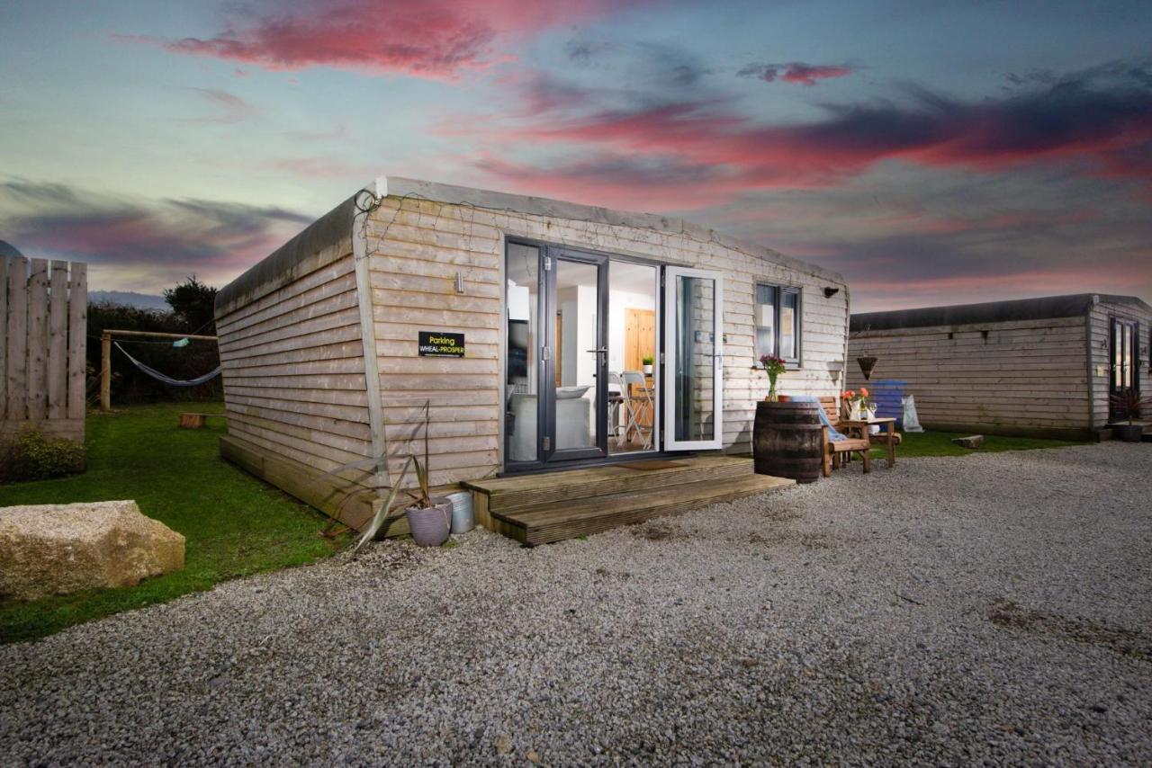 Wheal Prosper- Beautifully Fitted Wooden Lodge Helston Cornwall Exterior foto